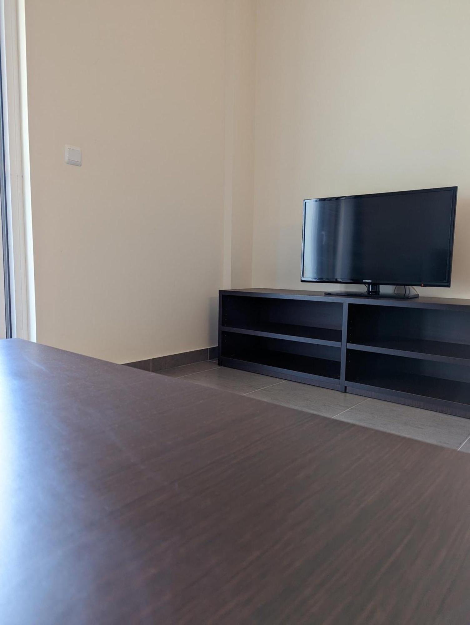 Samaras In Apartment *